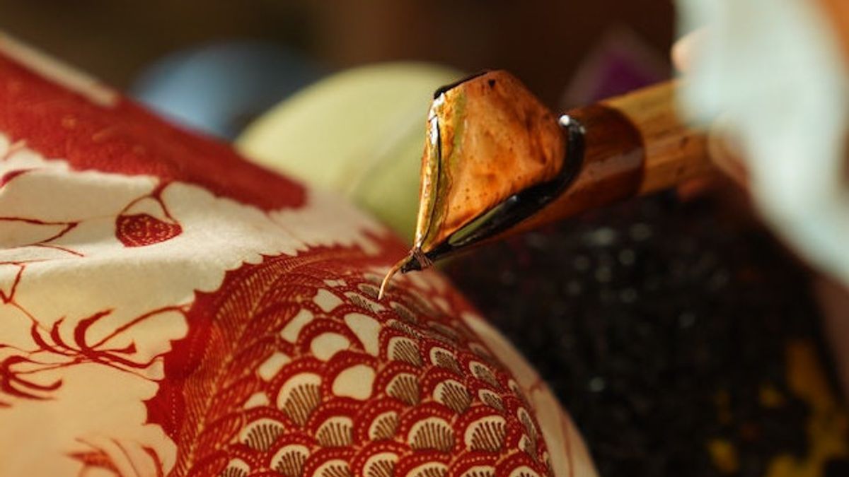 Membatik Langsung di Kampung Batik